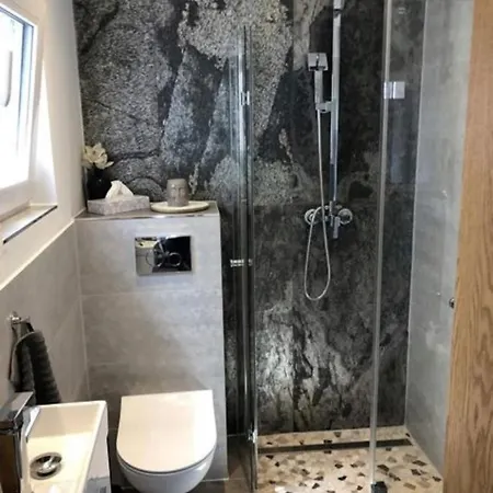 Kleine Gemuetliche Einliegerwohnung Mit Garten Und Pool דירה Nordstemmen