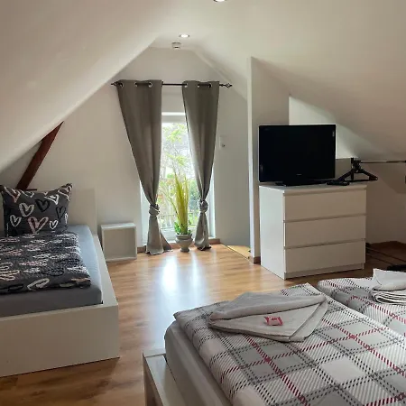 Apartament Kleine Gemuetliche Einliegerwohnung Mit Garten Und Pool Nordstemmen