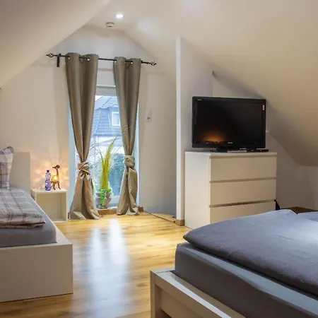 Kleine Gemuetliche Einliegerwohnung Mit Garten Und Pool Daire Nordstemmen